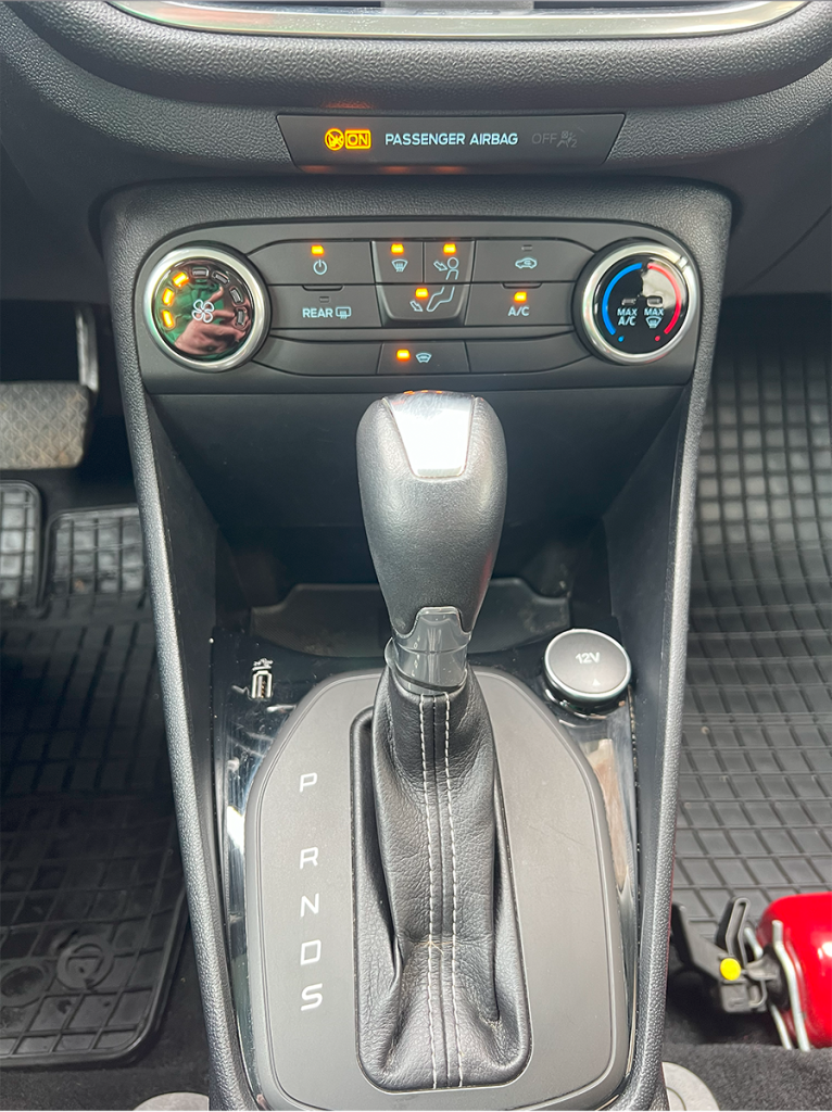 Ford Fiesta argentée en excellent état vue de l'intérieur – Cullinan Automotive