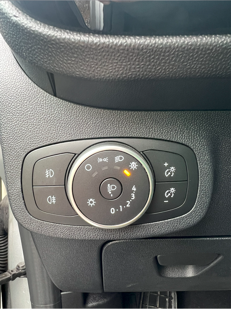 Ford Fiesta argentée en excellent état vue de l'intérieur – Cullinan Automotive