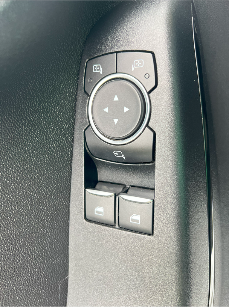 Ford Fiesta argentée en excellent état vue de l'intérieur – Cullinan Automotive