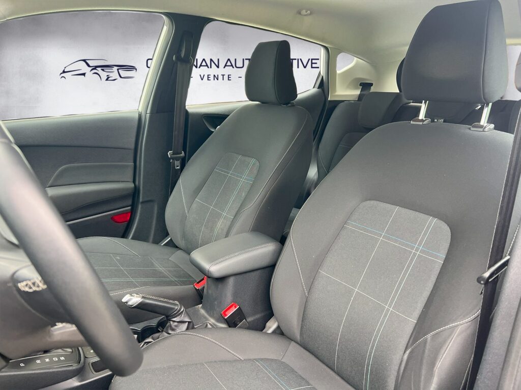 Ford Fiesta argentée en excellent état vue de l'intérieur – Cullinan Automotive