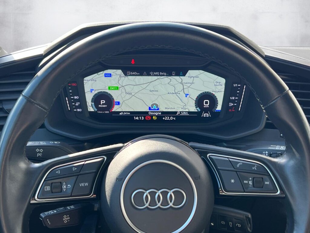 Audi A1 noire compacte élégante et moderne vue de l'intérieur - Cullinan Automotive