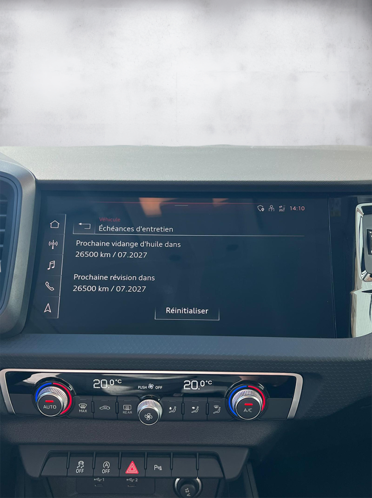 Audi A1 noire compacte élégante et moderne vue de l'intérieur - Cullinan Automotive