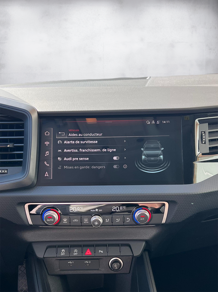 Audi A1 noire compacte élégante et moderne vue de l'intérieur - Cullinan Automotive