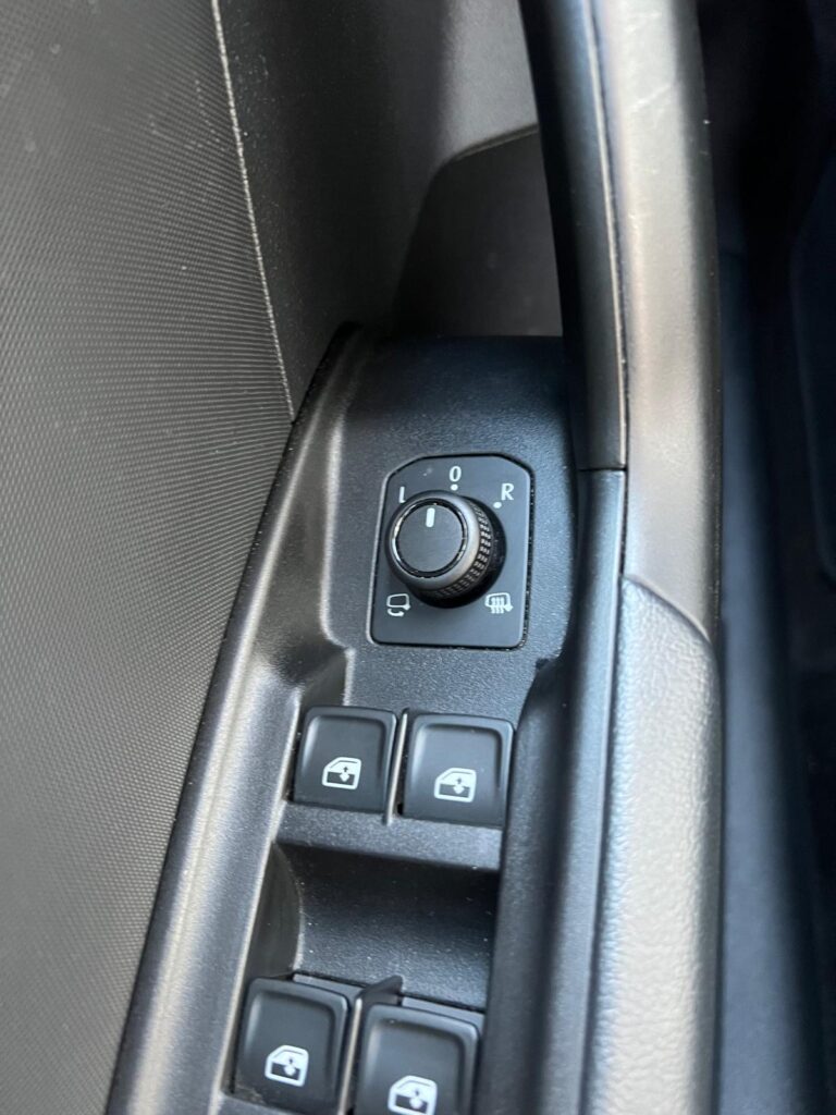 Audi A1 noire compacte élégante et moderne vue de l'intérieur - Cullinan Automotive