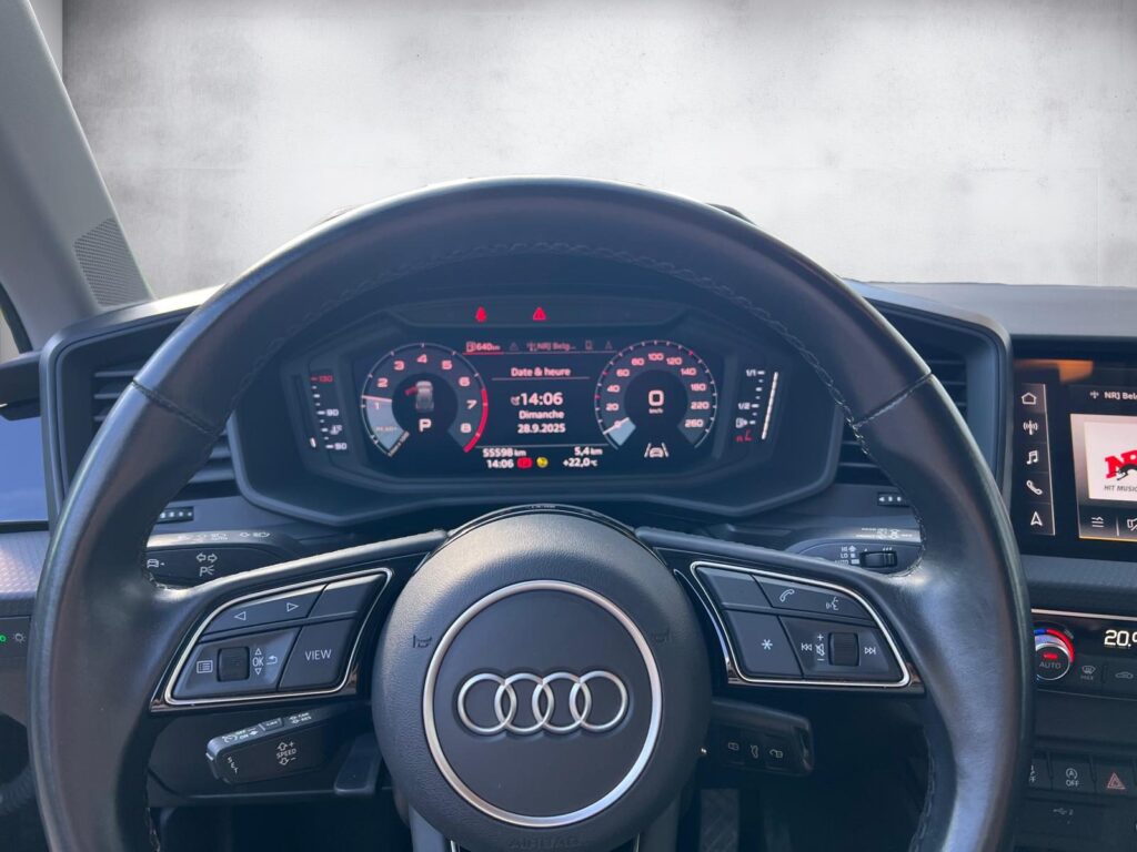 Audi A1 noire compacte élégante et moderne vue de l'intérieur - Cullinan Automotive