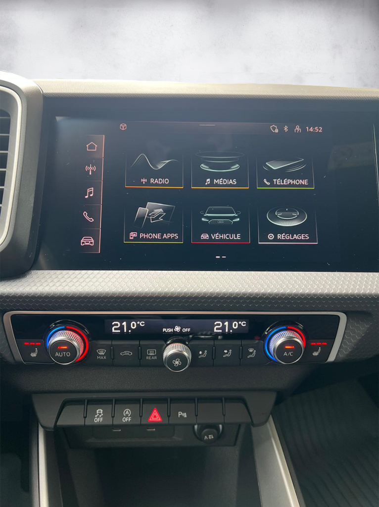 Audi A1 S-Line blanche compacte sportive vue de l'intérieur - Cullinan Automotive