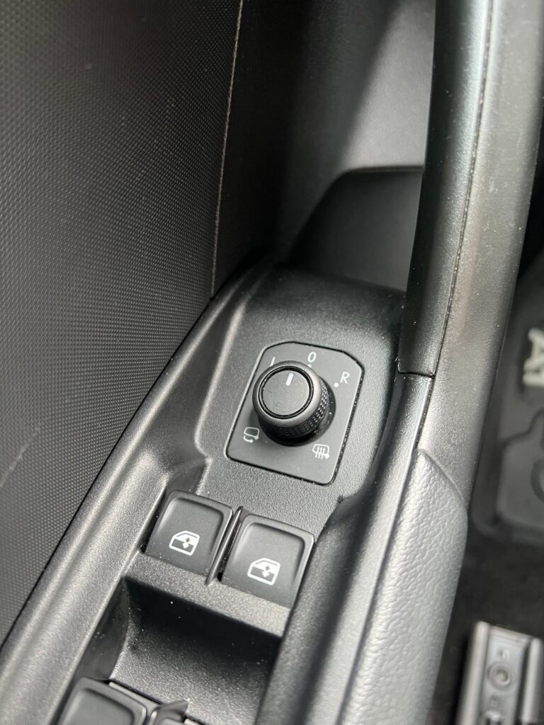 Audi A1 S-Line blanche compacte sportive vue de l'intérieur - Cullinan Automotive