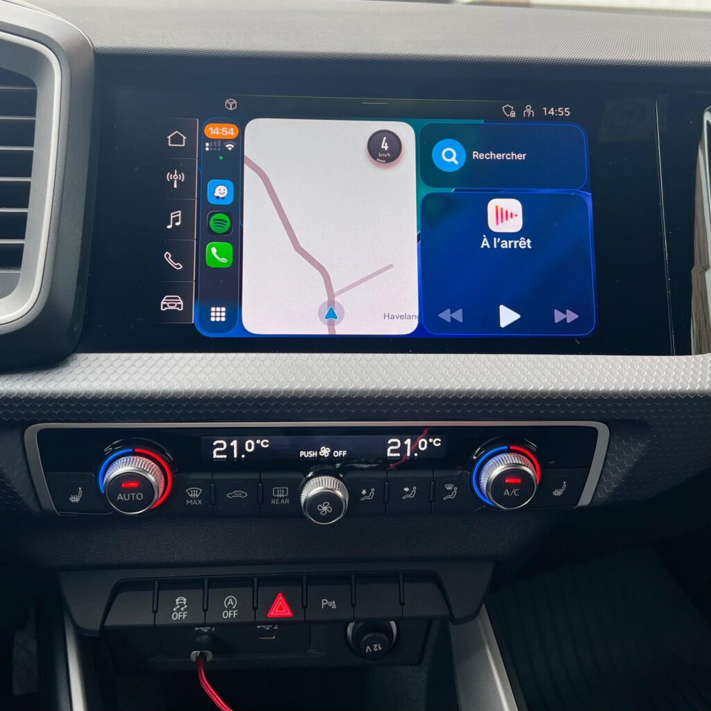 Audi A1 S-Line blanche compacte sportive vue de l'intérieur - Cullinan Automotive