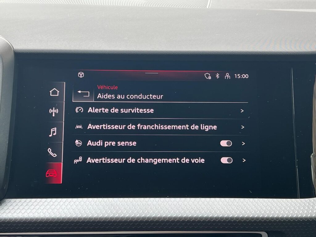 Audi A1 S-Line blanche compacte sportive vue de l'intérieur - Cullinan Automotive