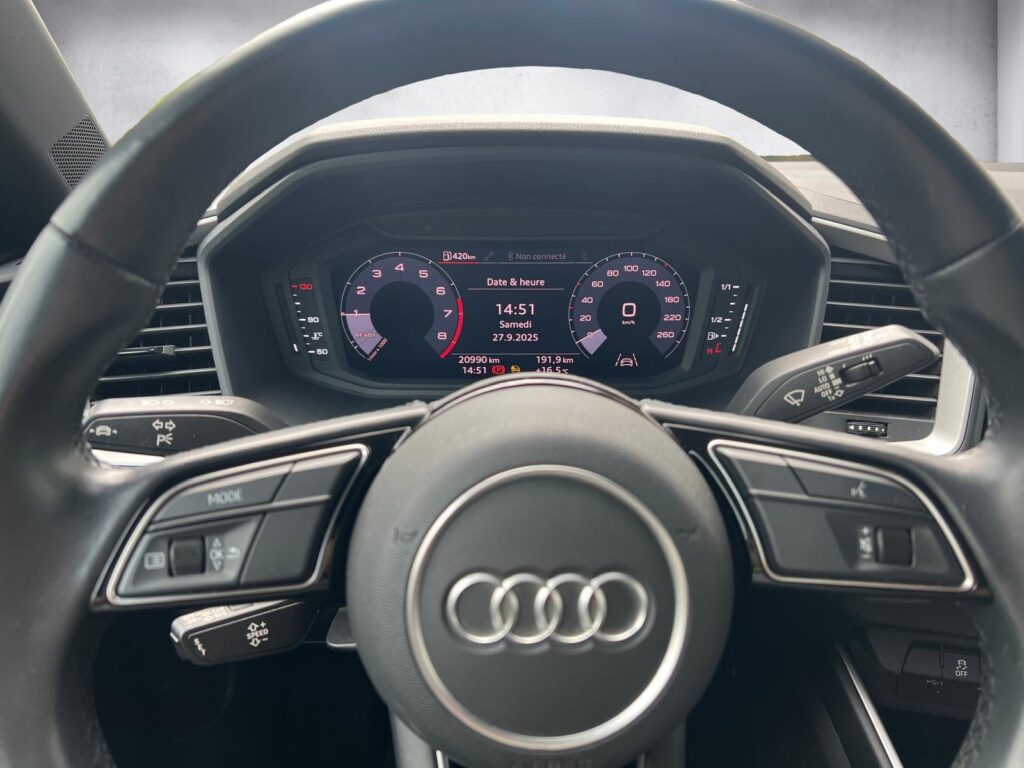 Audi A1 S-Line blanche compacte sportive vue de l'intérieur - Cullinan Automotive