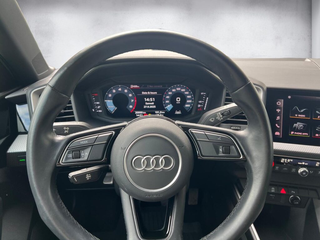 Audi A1 S-Line blanche compacte sportive vue de l'intérieur - Cullinan Automotive
