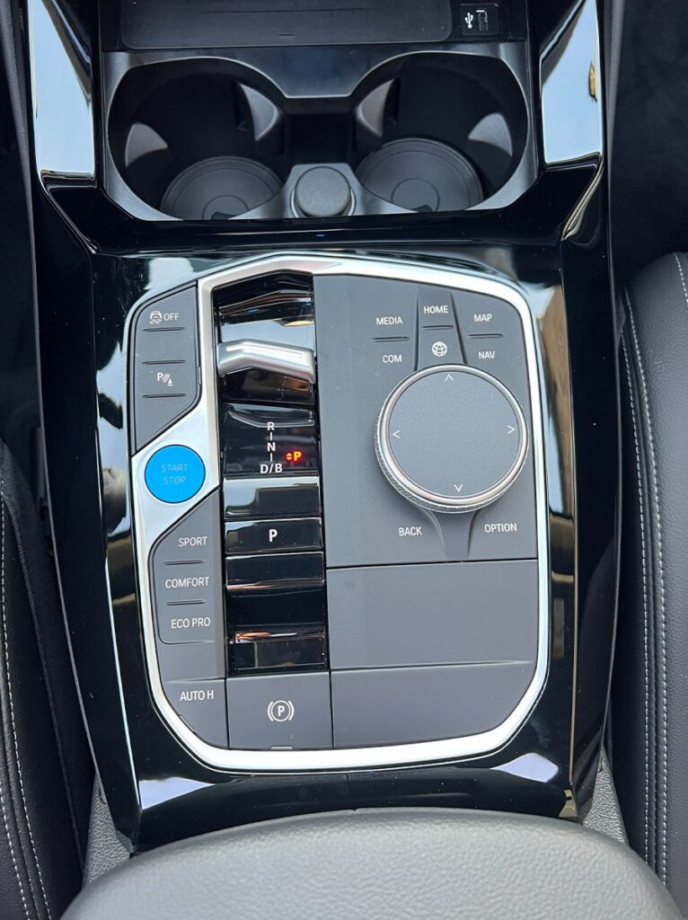 BMW X3 noir SUV premium moderne vue de l'intérieur – Cullinan Automotive