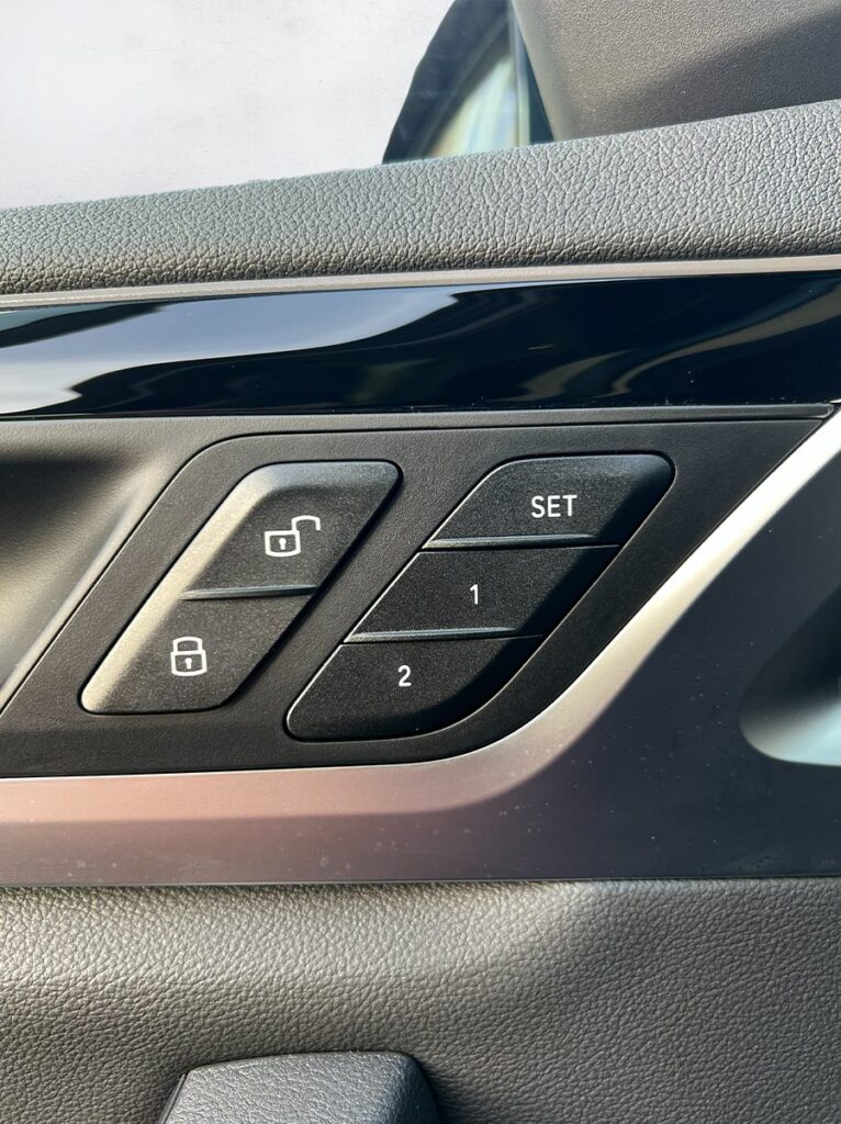 BMW X3 noir SUV premium moderne vue de l'intérieur – Cullinan Automotive