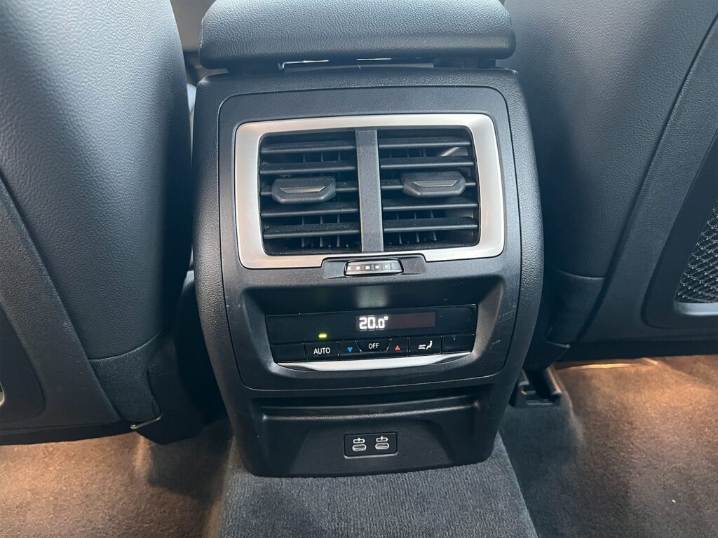 BMW X3 noir SUV premium moderne vue de l'intérieur – Cullinan Automotive