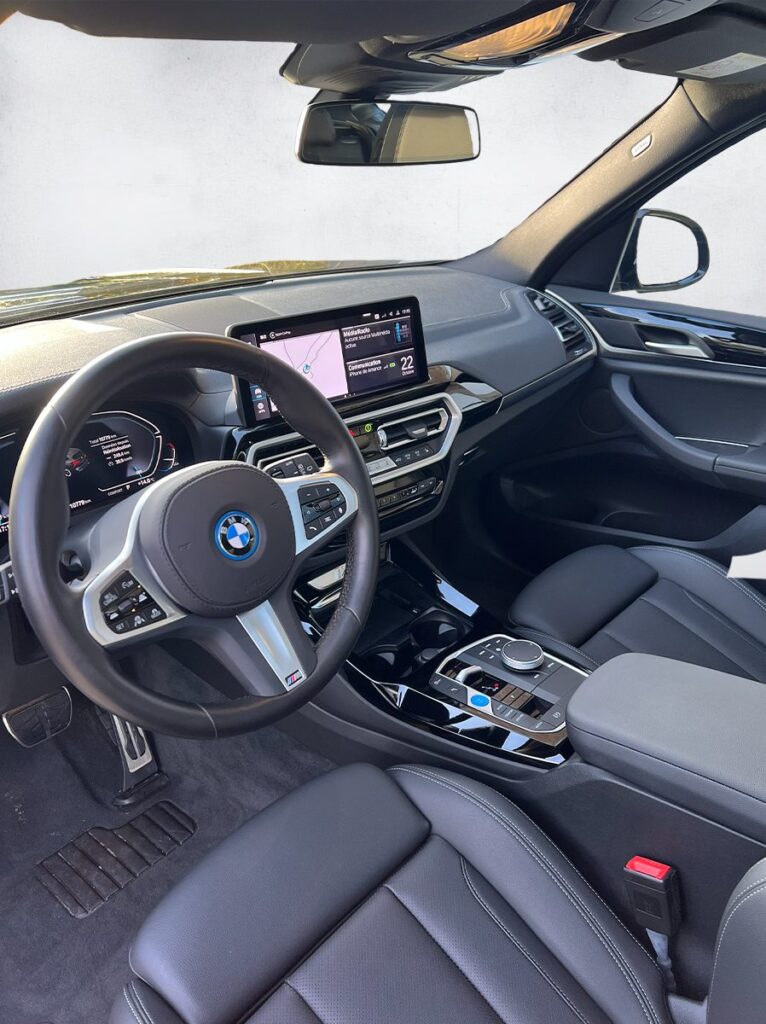BMW X3 noir SUV premium moderne vue de l'intérieur – Cullinan Automotive