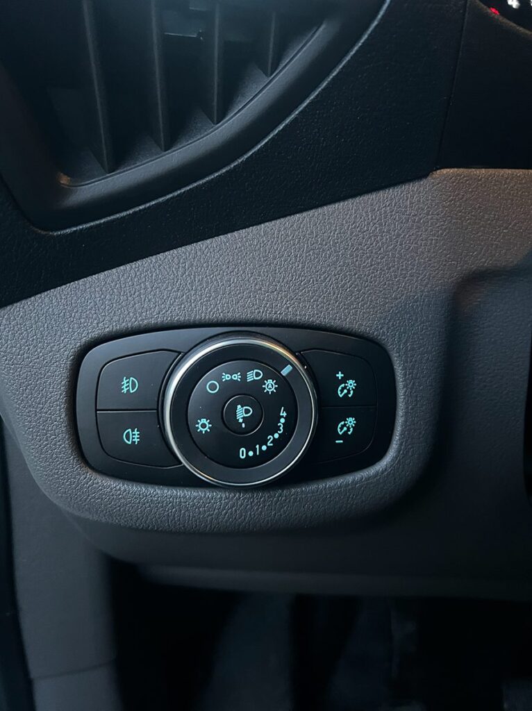 Ford Transit Connect blanc utilitaire compact vue de l'intérieur – Cullinan Automotive