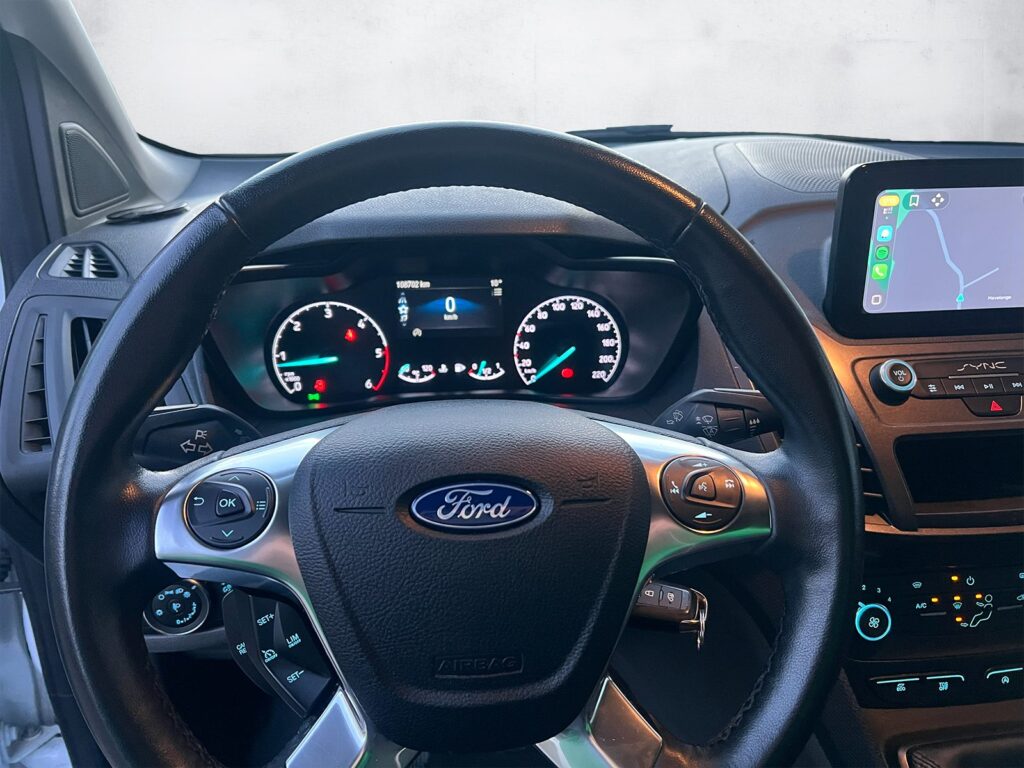 Ford Transit Connect blanc utilitaire compact vue de l'intérieur – Cullinan Automotive