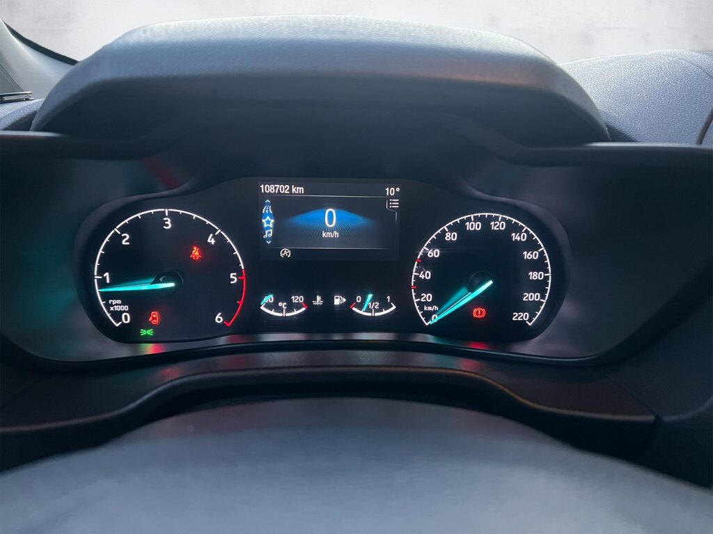 Ford Transit Connect blanc utilitaire compact vue de l'intérieur – Cullinan Automotive