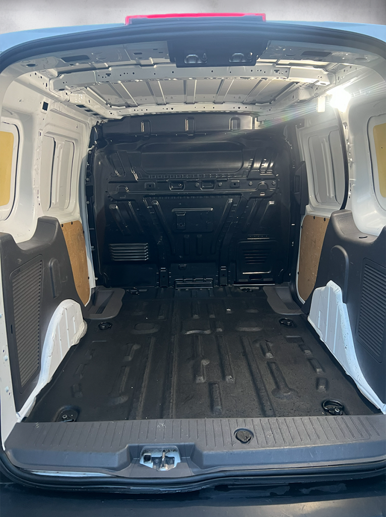 Ford Transit Connect blanc utilitaire compact vue de l'intérieur – Cullinan Automotive