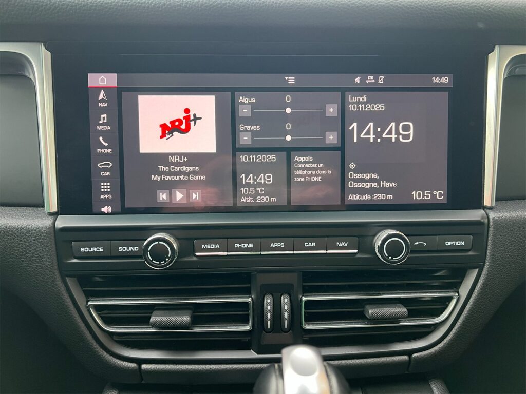 Porsche Macan noire SUV premium haut de gamme vue de l'intérieur - Cullinan Automotive