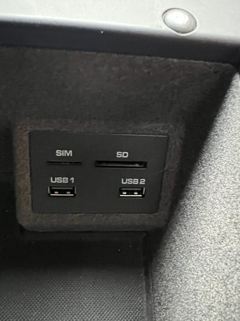 Porsche Macan noire SUV premium haut de gamme vue de l'intérieur - Cullinan Automotive