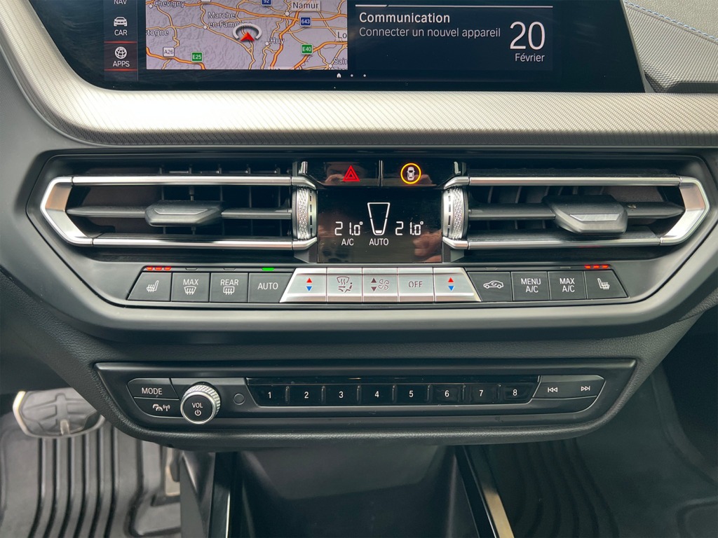 BMW 216dA gris métallisé berline vue de l'intérieur - Cullinan Automotive