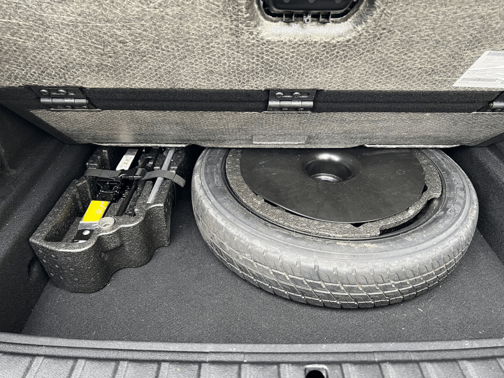 BMW 216dA gris métallisé berline vue de l'intérieur - Cullinan Automotive