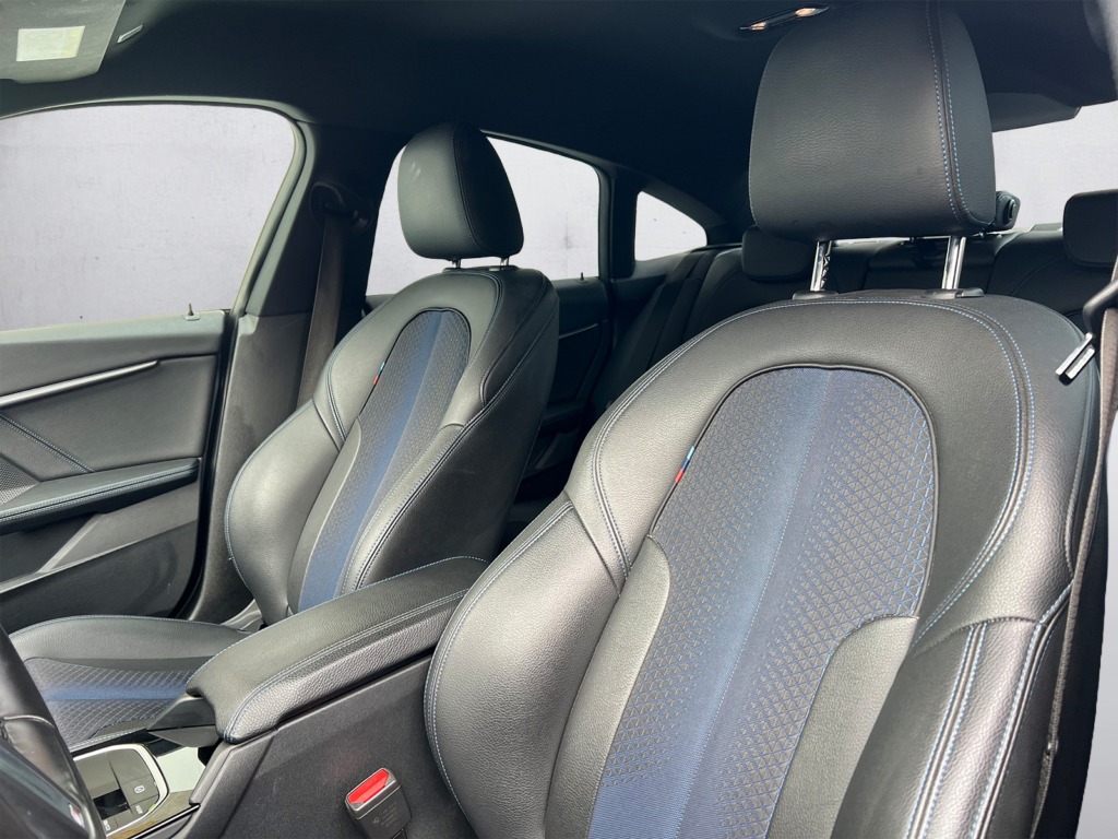 BMW 216dA gris métallisé berline vue de l'intérieur - Cullinan Automotive