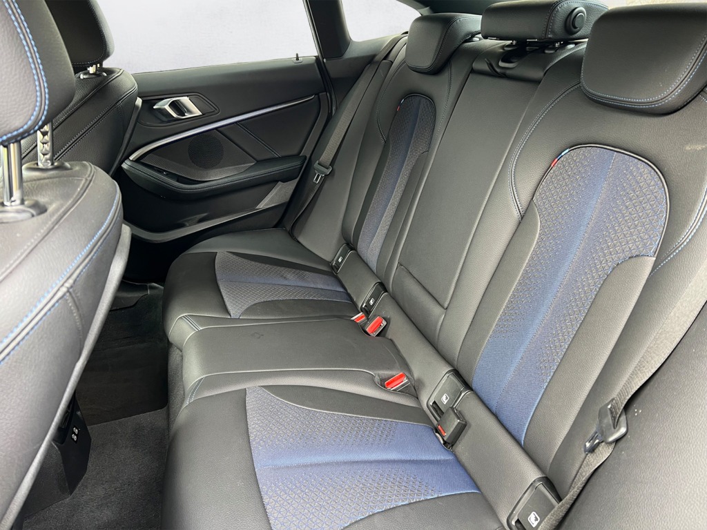 BMW 216dA gris métallisé berline vue de l'intérieur - Cullinan Automotive