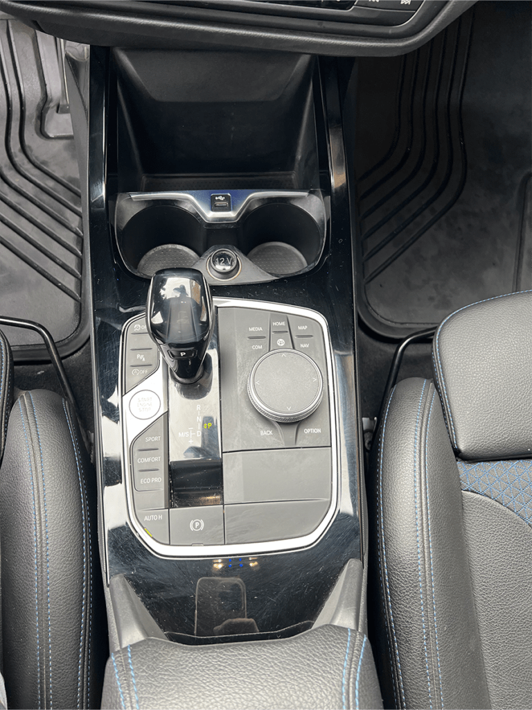 BMW 216dA gris métallisé berline vue de l'intérieur - Cullinan Automotive