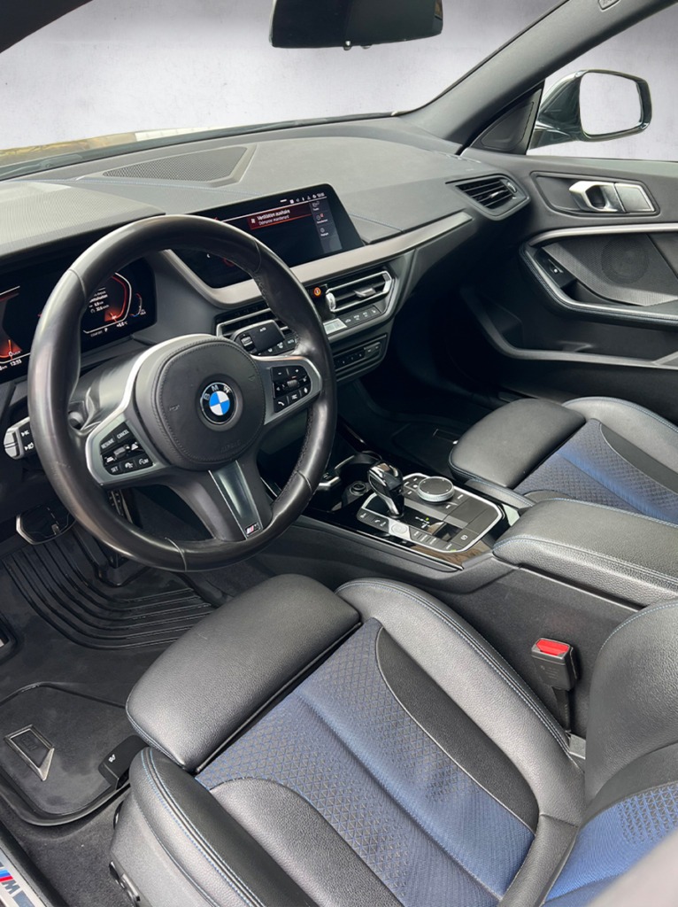 BMW 216dA gris métallisé berline vue de l'intérieur - Cullinan Automotive