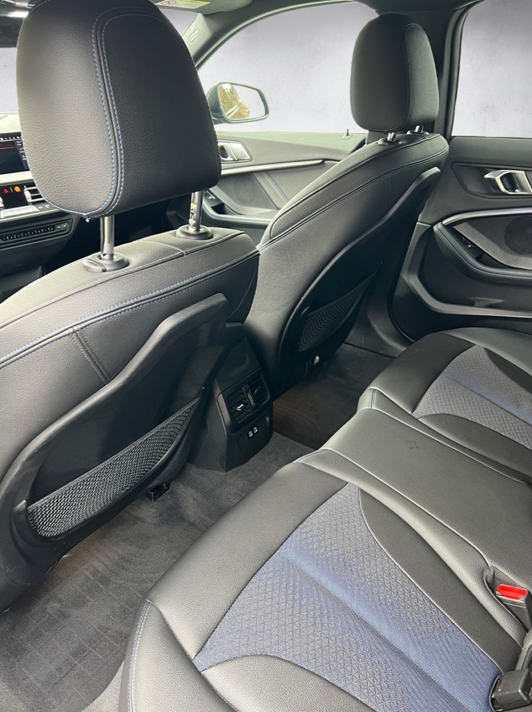 BMW 216dA gris métallisé berline vue de l'intérieur - Cullinan Automotive