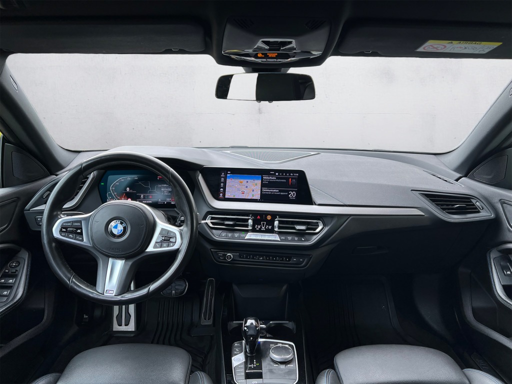 BMW 216dA gris métallisé berline vue de l'intérieur - Cullinan Automotive