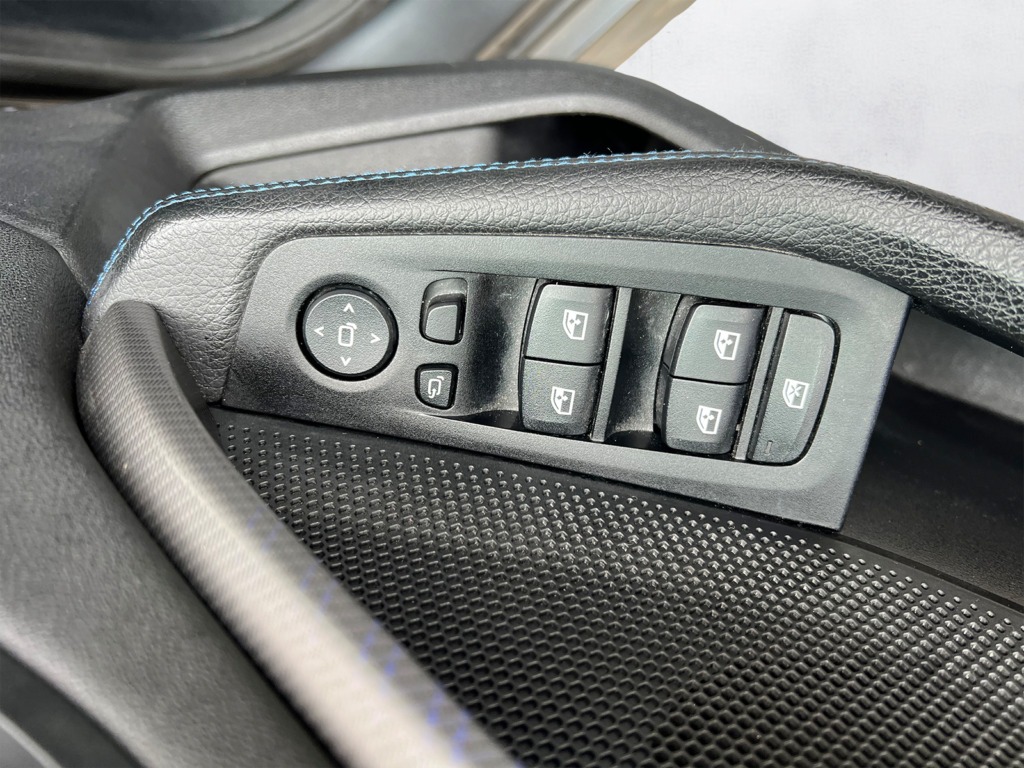 BMW 216dA gris métallisé berline vue de l'intérieur - Cullinan Automotive