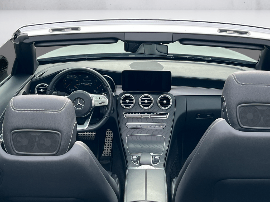 Mercedes C180 blanche décapotable vue de l'intérieur – Cullinan Automotive