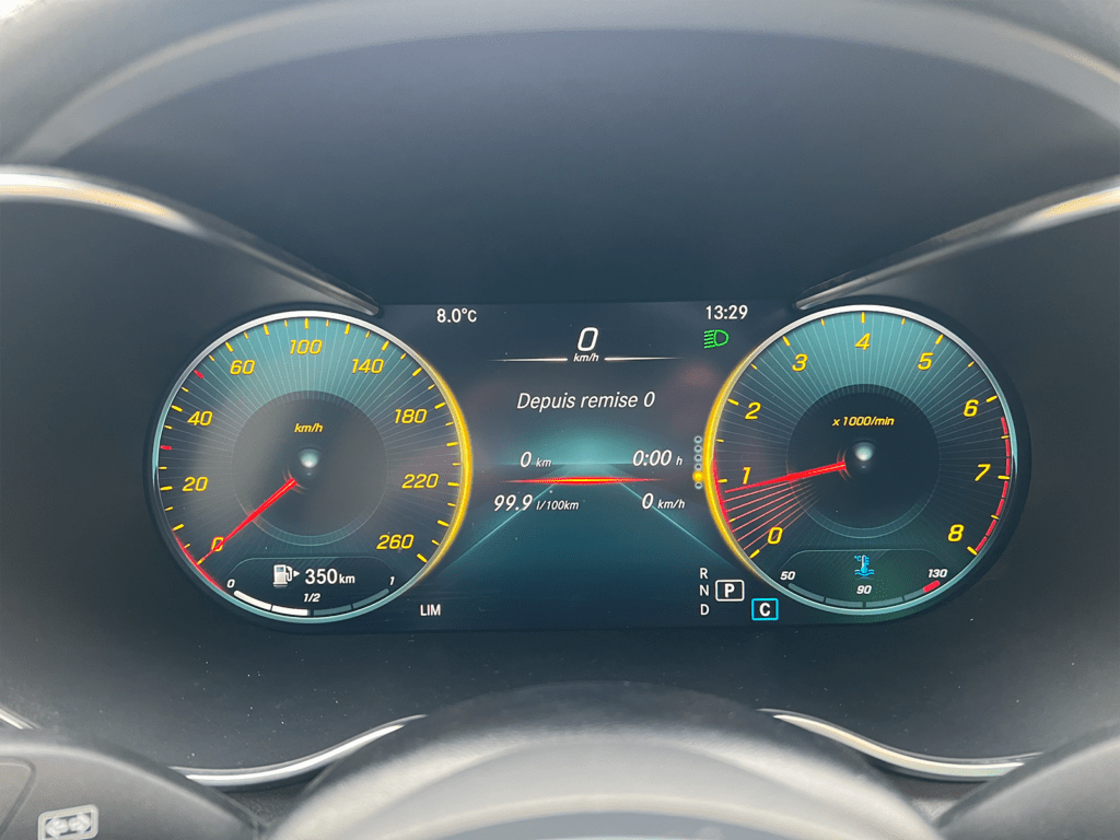 Mercedes C180 blanche décapotable vue de l'intérieur – Cullinan Automotive