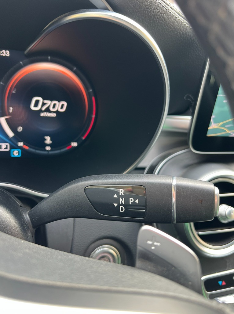 Mercedes C180 blanche décapotable vue de l'intérieur – Cullinan Automotive