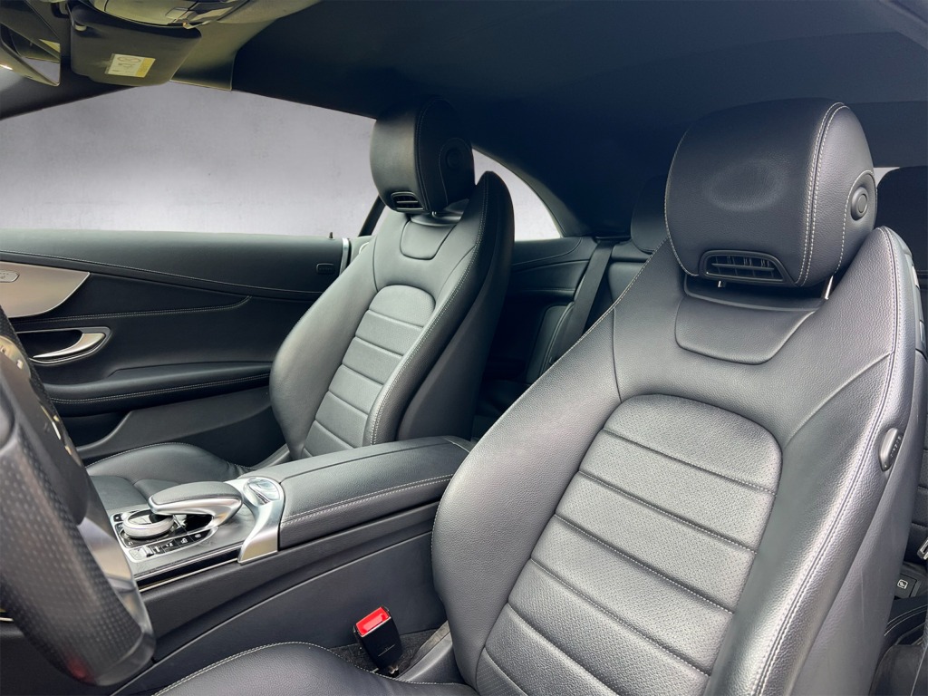 Mercedes C180 blanche décapotable vue de l'intérieur – Cullinan Automotive