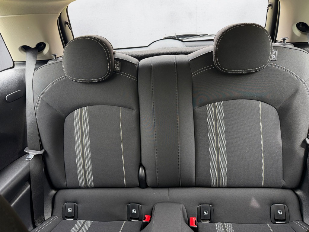 Mini Cooper SE noire électrique citadine intérieur - Cullinan Automotive
