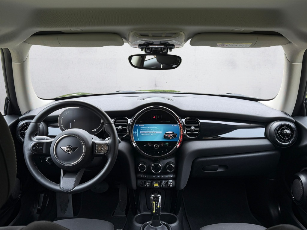 Mini Cooper SE noire électrique citadine intérieur - Cullinan Automotive