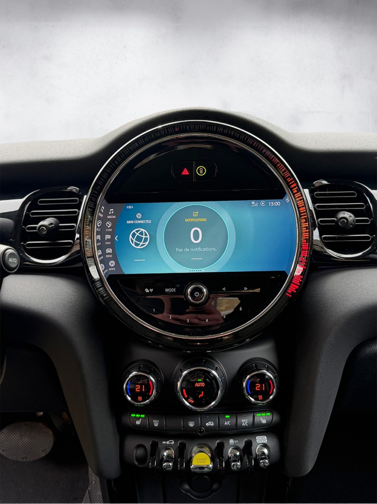 Mini Cooper SE noire électrique citadine intérieur - Cullinan Automotive