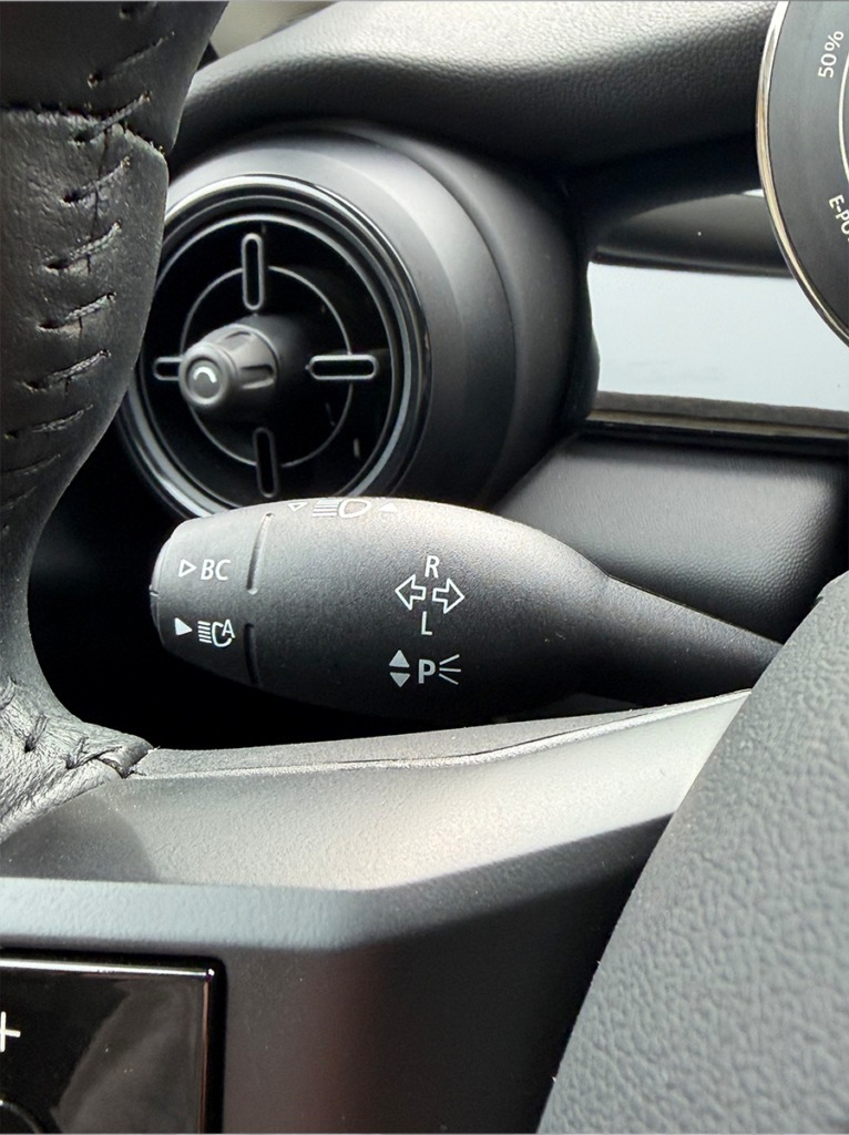 Mini Cooper SE noire électrique citadine intérieur - Cullinan Automotive