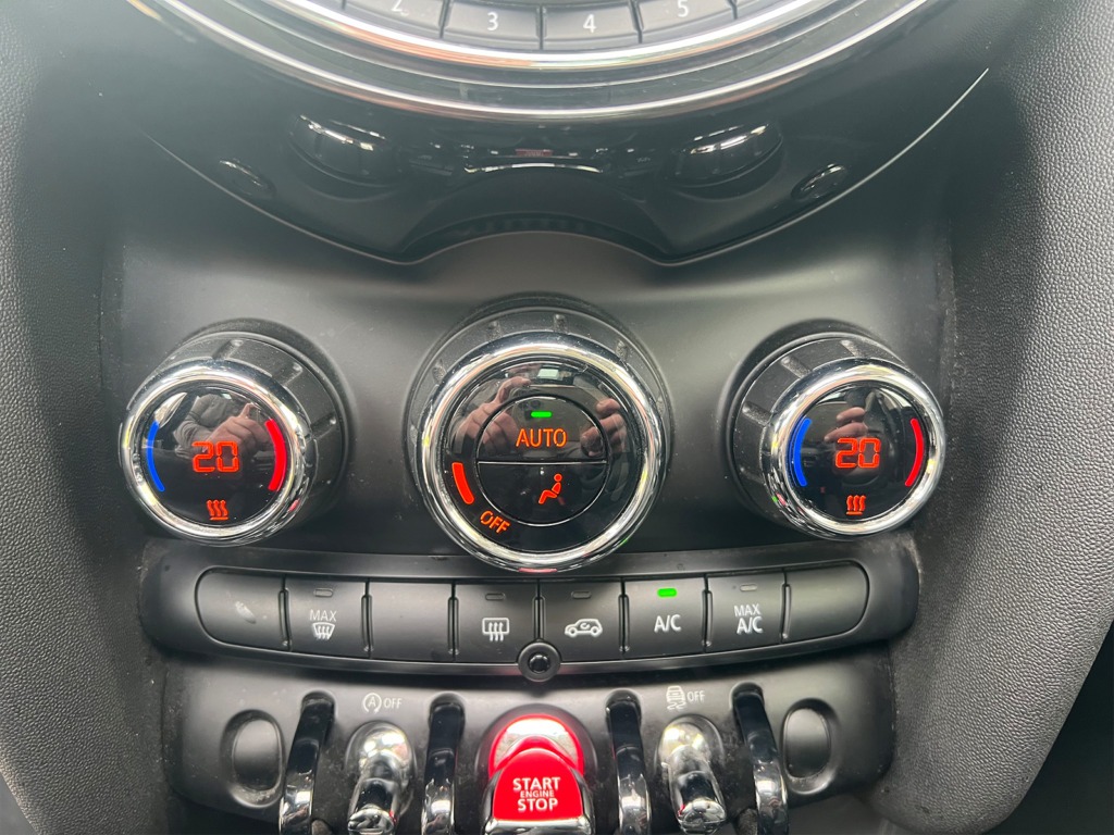 Mini One beige métallisé citadine intérieur - Cullinan Automotive