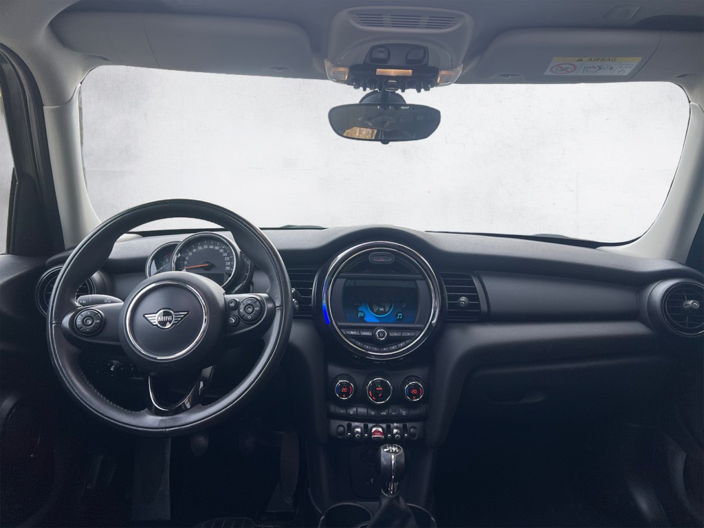 Mini One beige métallisé citadine intérieur - Cullinan Automotive