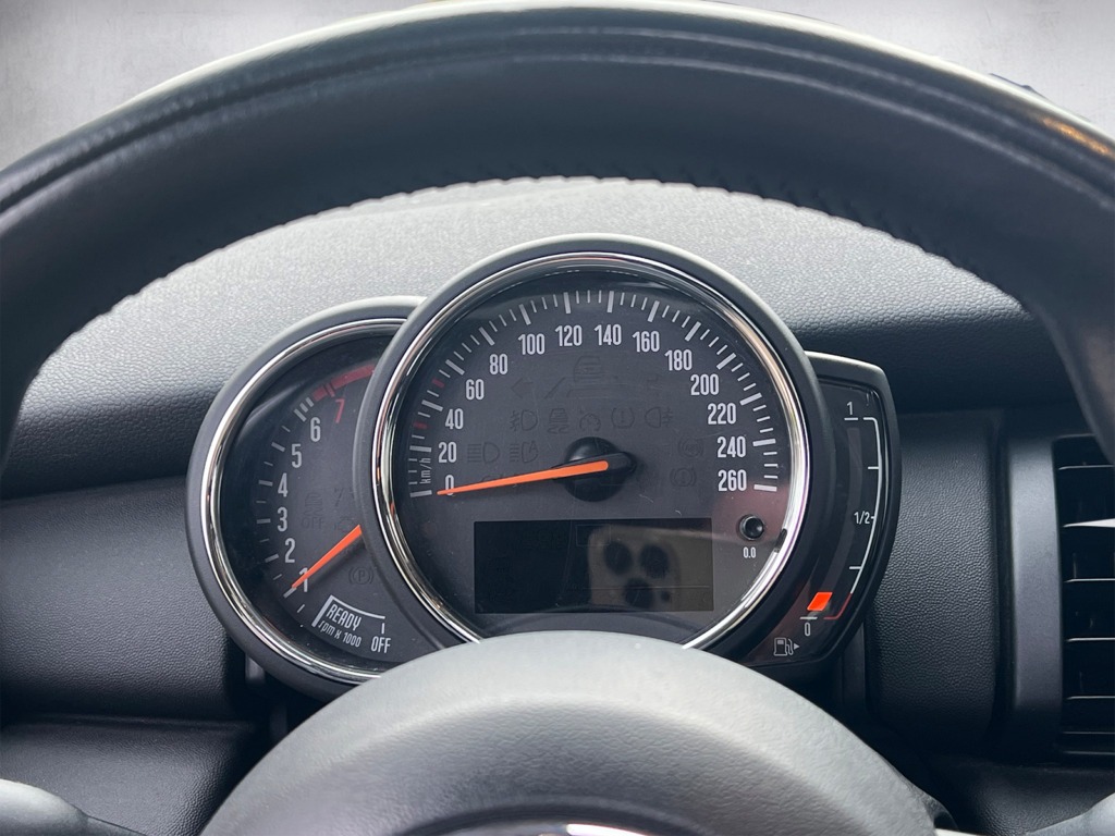 Mini One beige métallisé citadine intérieur - Cullinan Automotive