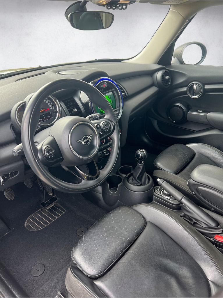 Mini One beige métallisé citadine intérieur - Cullinan Automotive