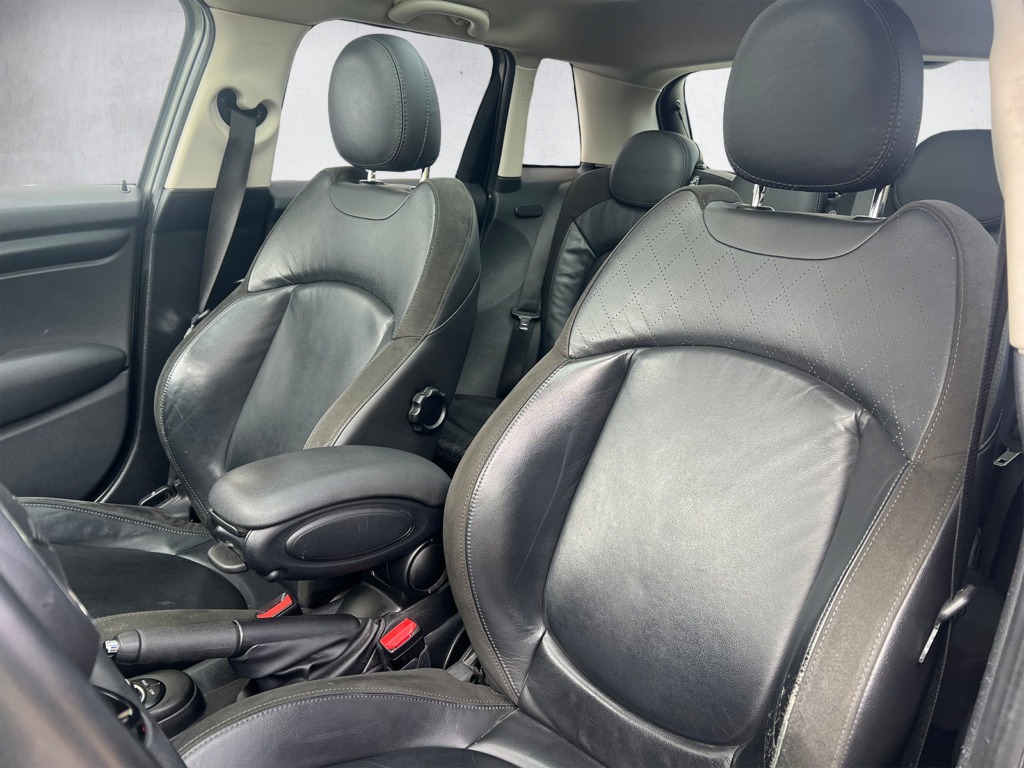 Mini One beige métallisé citadine intérieur - Cullinan Automotive