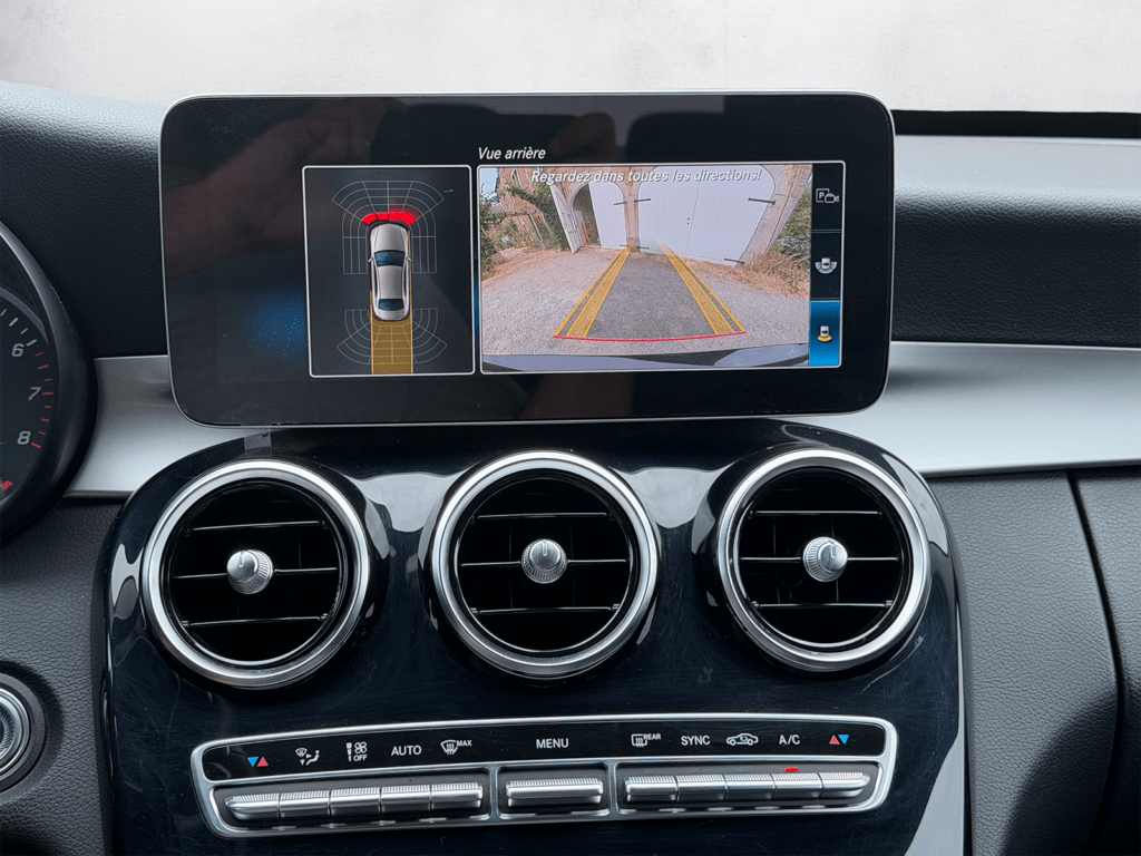 Mercedes C160 noire berline élégante intérieur – Cullinan Automotive