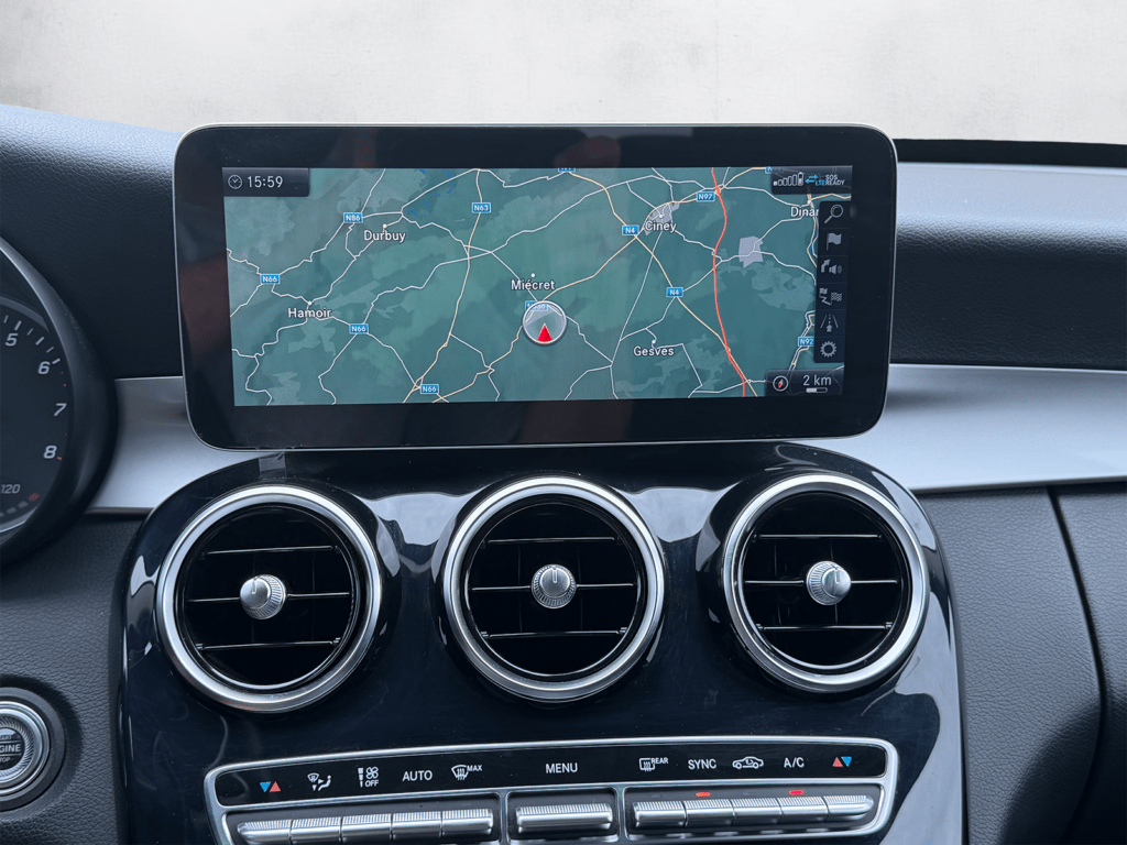 Mercedes C160 noire berline élégante intérieur – Cullinan Automotive