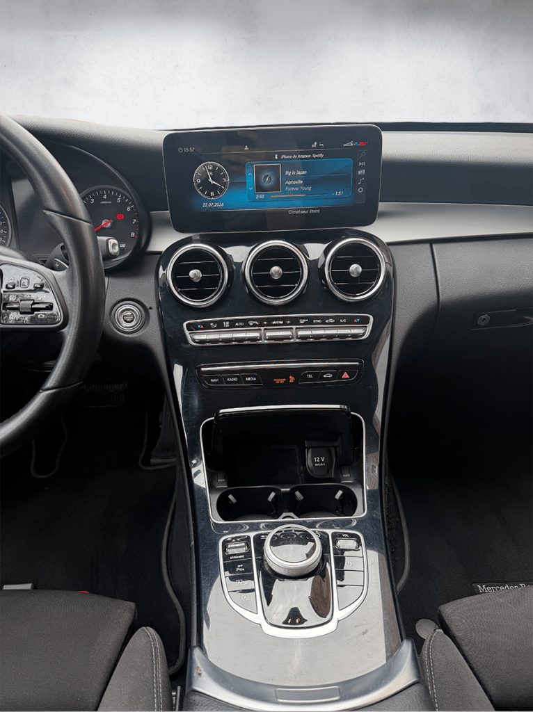 Mercedes C160 noire berline élégante intérieur – Cullinan Automotive